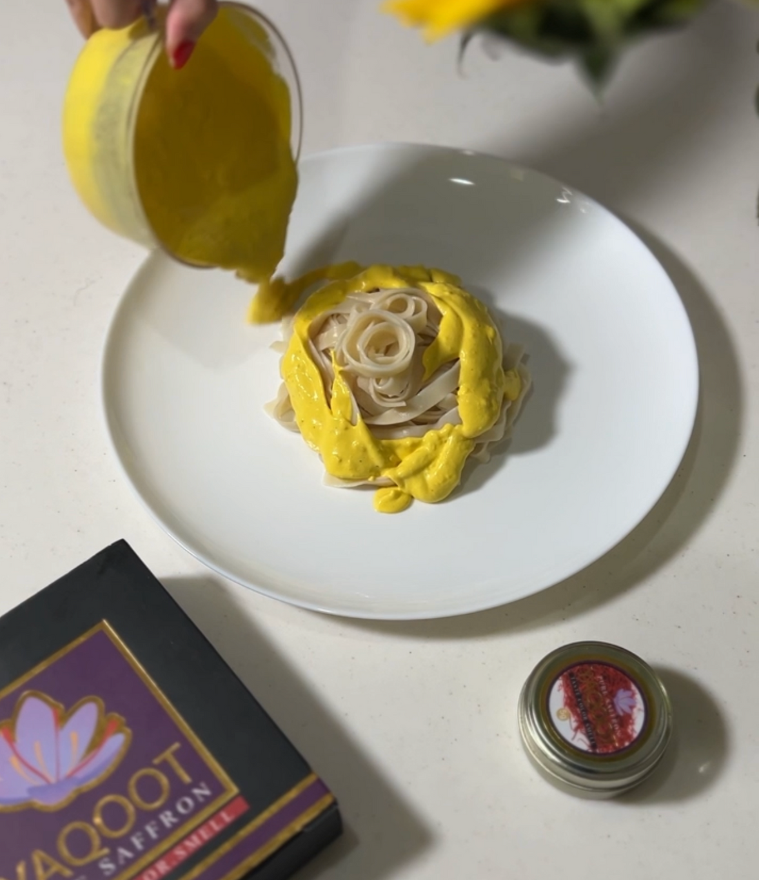 Fettuccine pasta with Yaqoot saffron delicious sauce